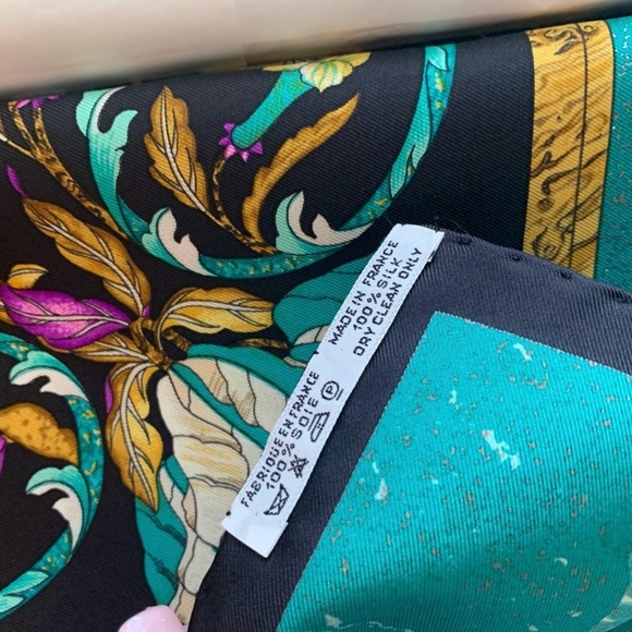Hermes 100% Silk scarf, bird motif. Full inclusion. - Picture 11 of 12